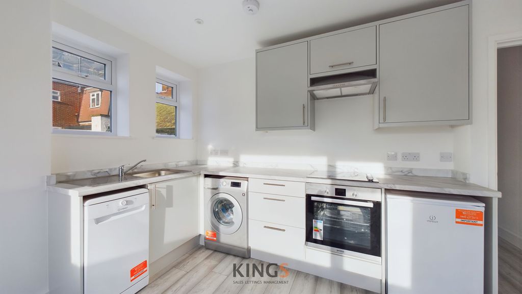 Property photo 3 of 8 Kitchen