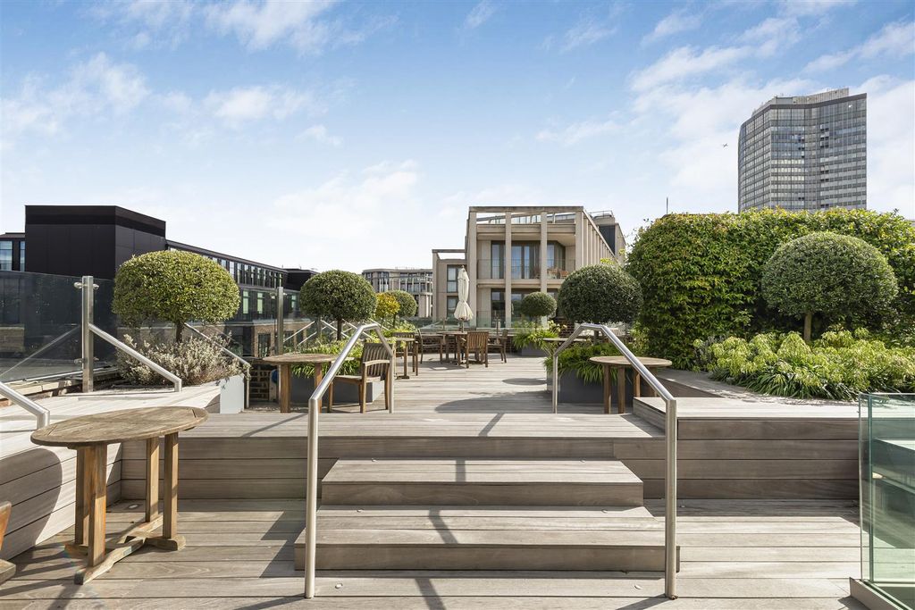 Property photo 2 of 9 Westminster Gardens - Residents Roof Terrace