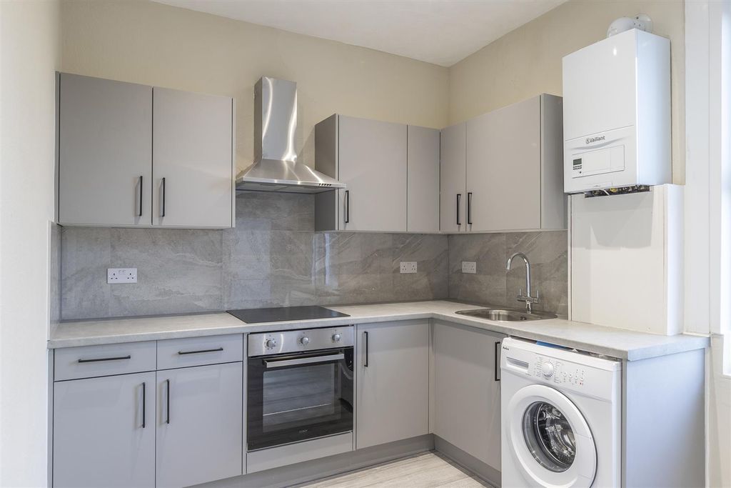 Property photo 3 of 18 Flat 2 - 21 Grove Rd-10 Copy.Jpg