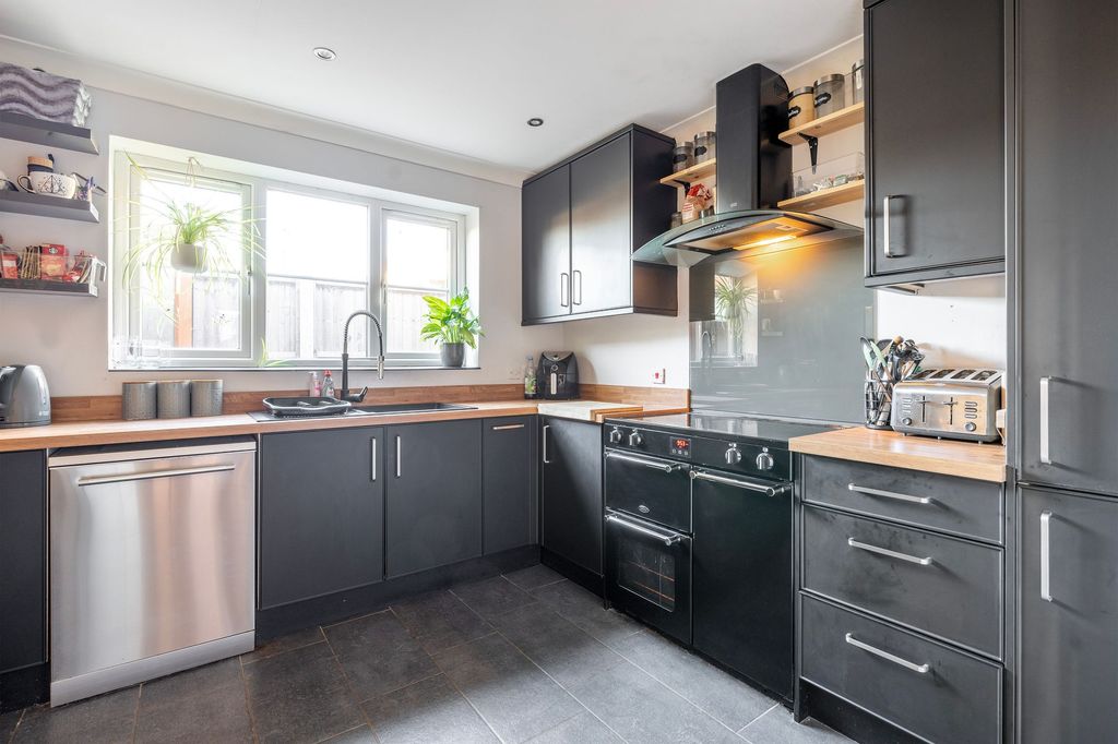 Property photo 2 of 24