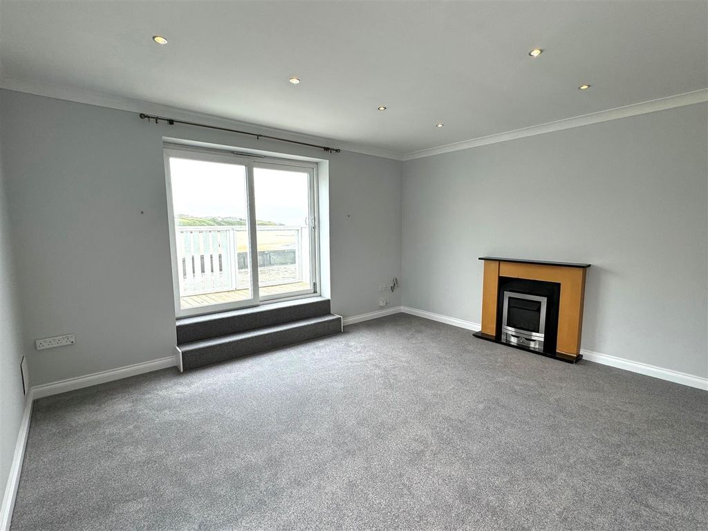 Property photo 2 of 10 Flat 1, Compass Rose Lounge