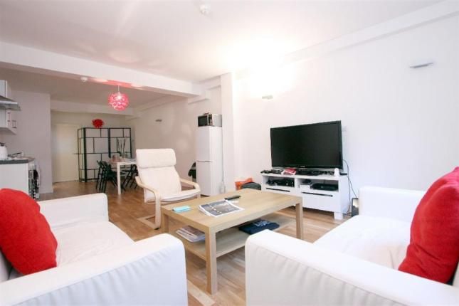 Property photo 1 of 5 Nelsons Are Proud To Bring To Market This Spacious Ground Floor One Bedroom Flat Located Within Minutes Of London Bridge.