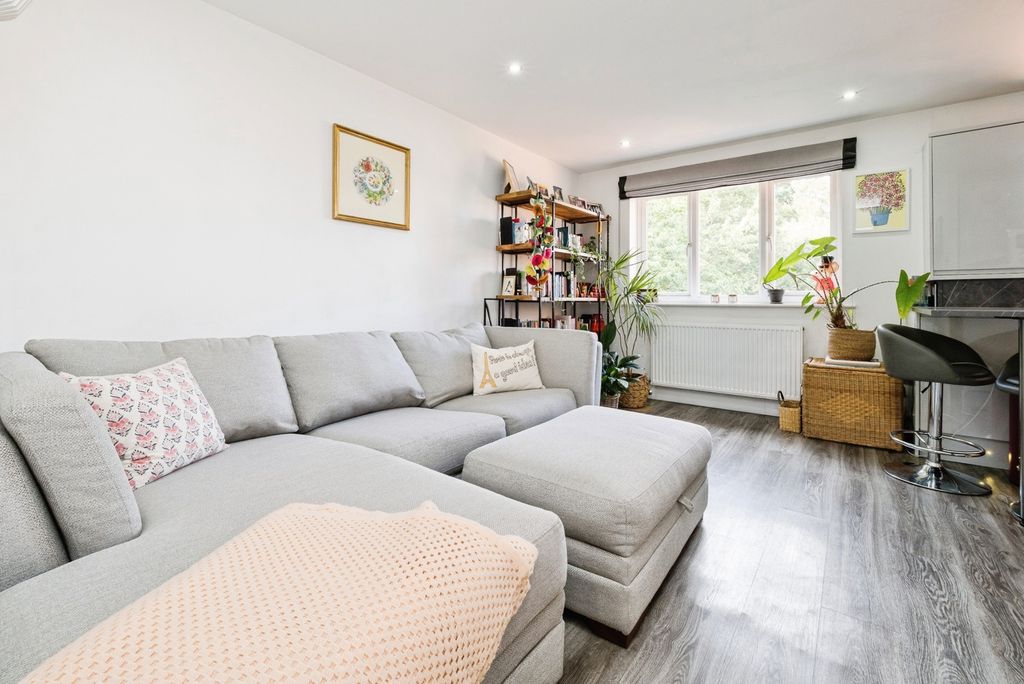Property photo 1 of 16 Pbox-Img.Jpg