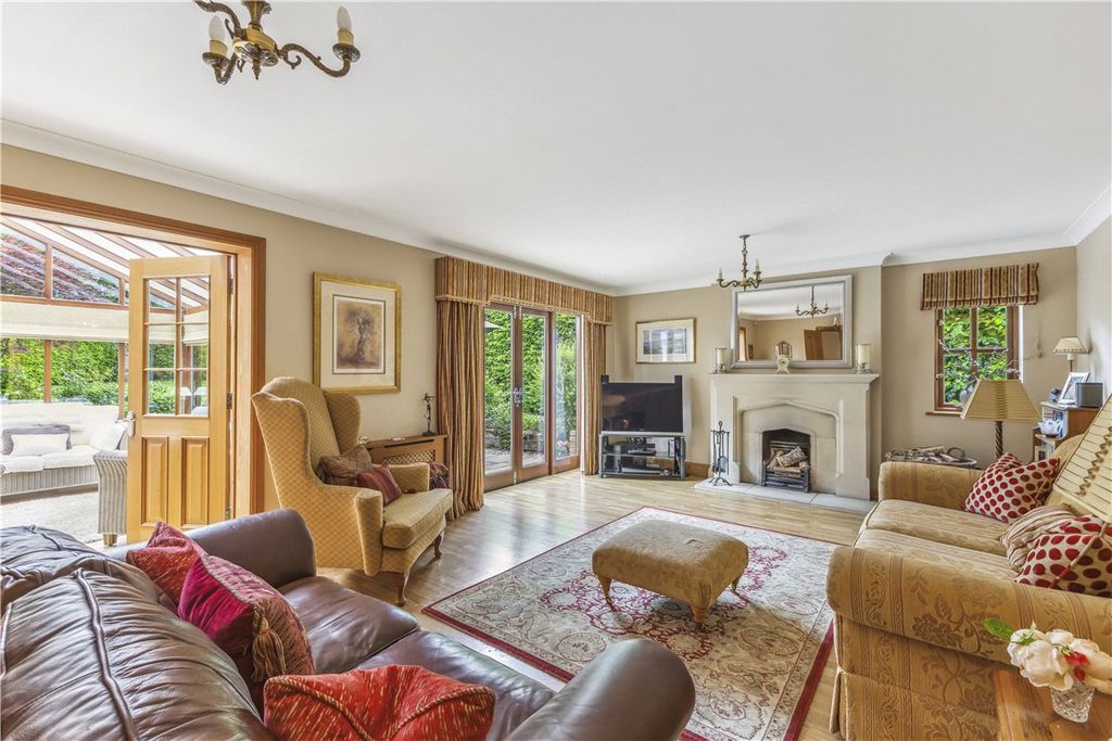 Property photo 3 of 23 Sitting Room