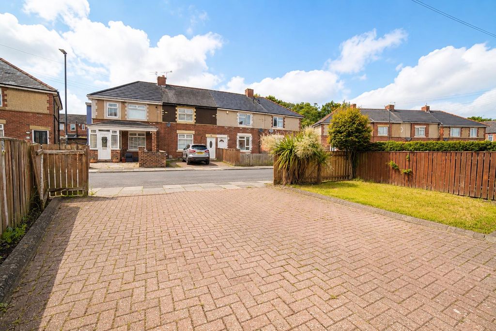 Property photo 2 of 24