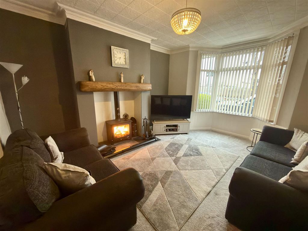 Property photo 2 of 8 Lounge