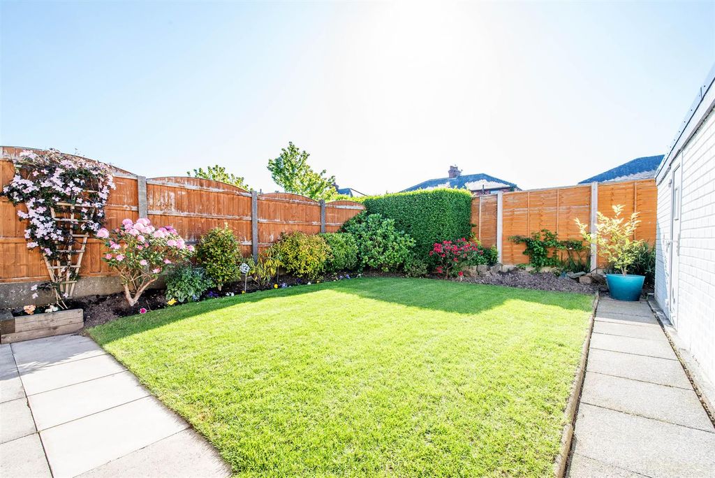 Property photo 2 of 22 Garden