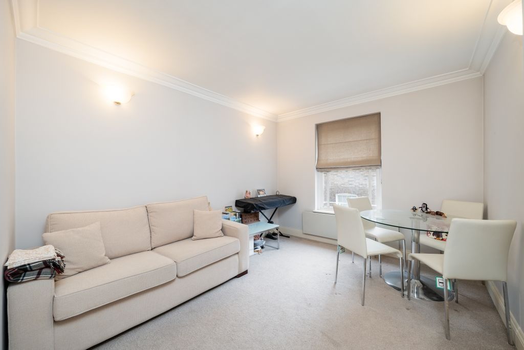 Property photo 2 of 9 Beaufort Gardens ...