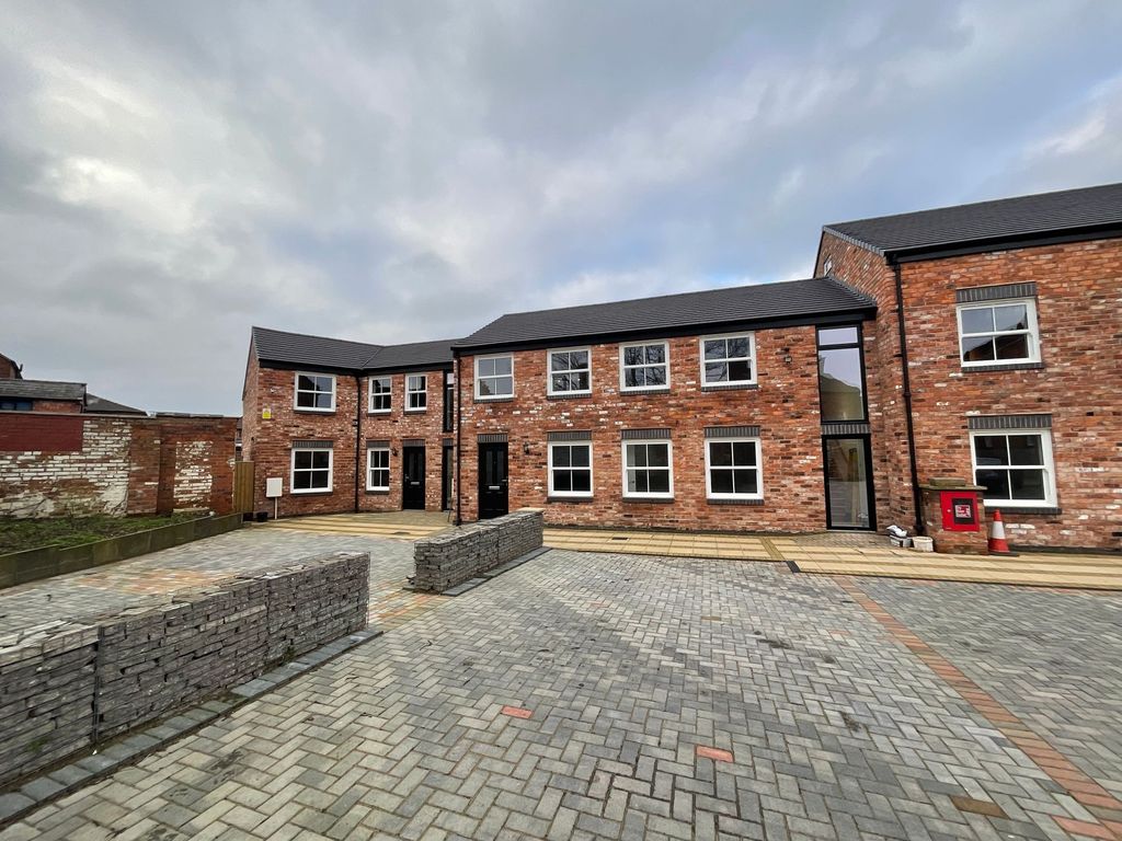 Property photo 2 of 10 Front