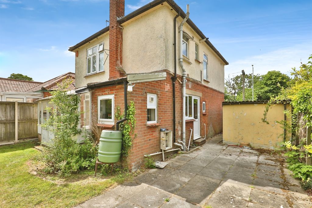 Property photo 3 of 17