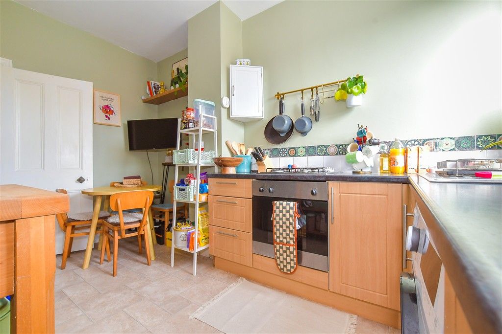 Property photo 3 of 9 Kitchen