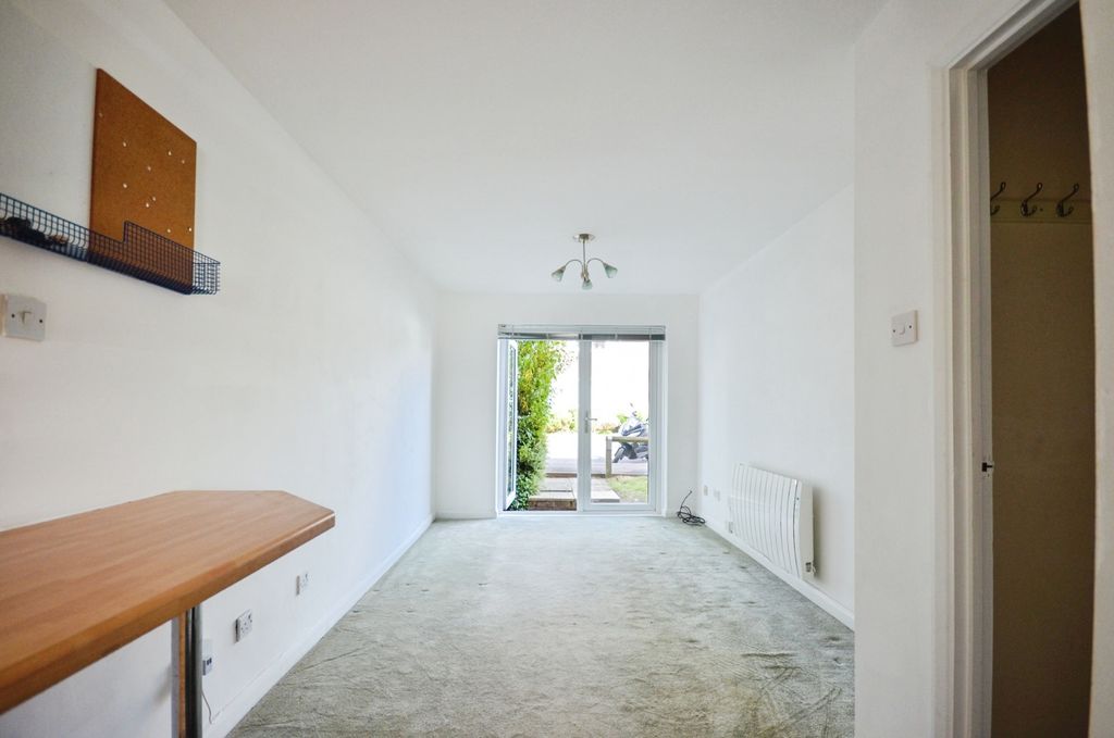 Property photo 3 of 16 Photo