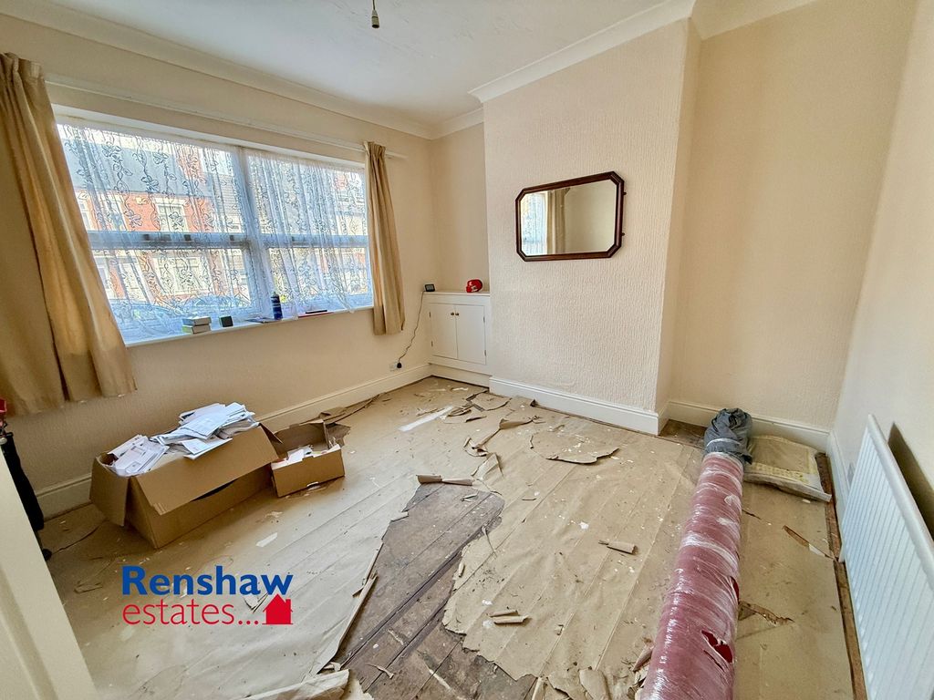 Property photo 3 of 16 L