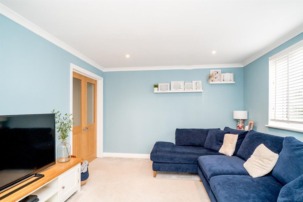 Property photo 2 of 21 Lounge