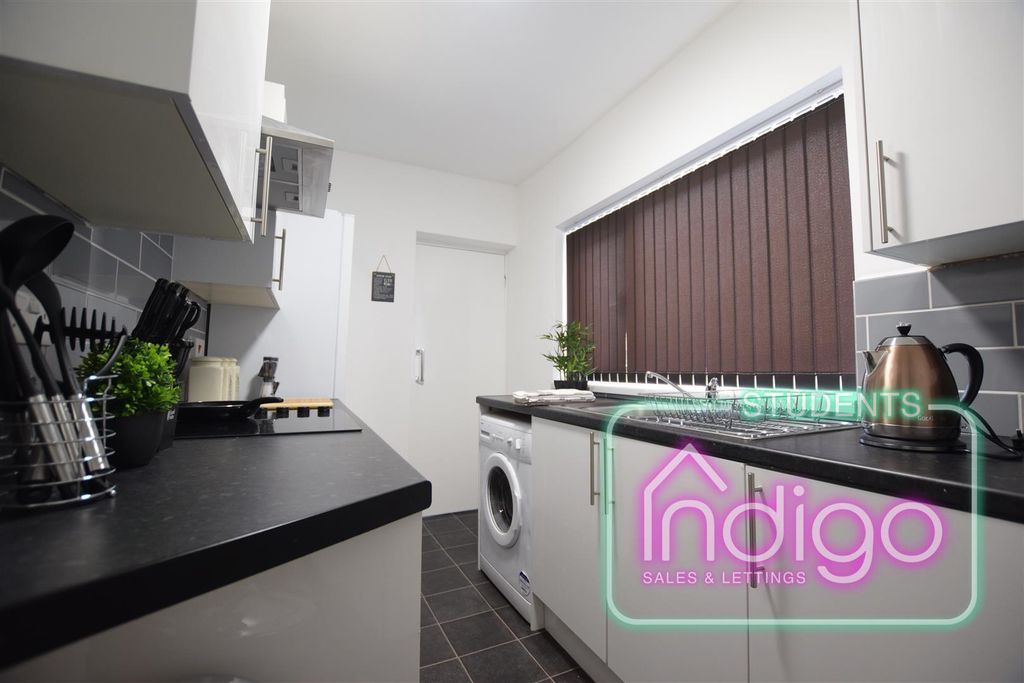 Property photo 3 of 11 H0Txst7Woeak6Buqcn8Mjq.Jpg