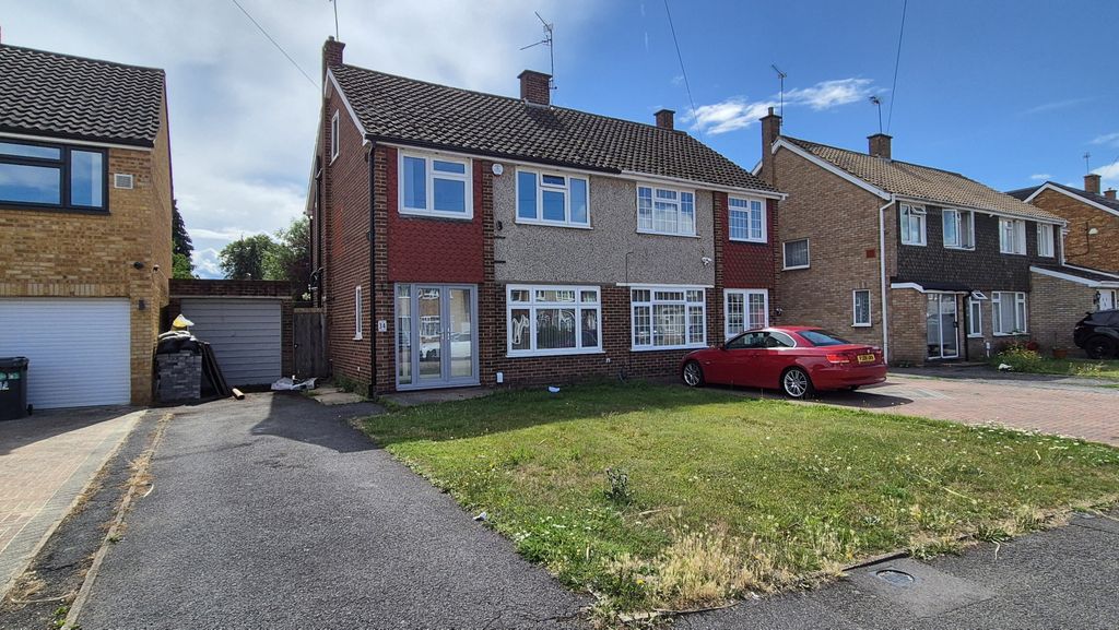 Property photo 1 of 12 Four Bedroom Semi-Detatched House