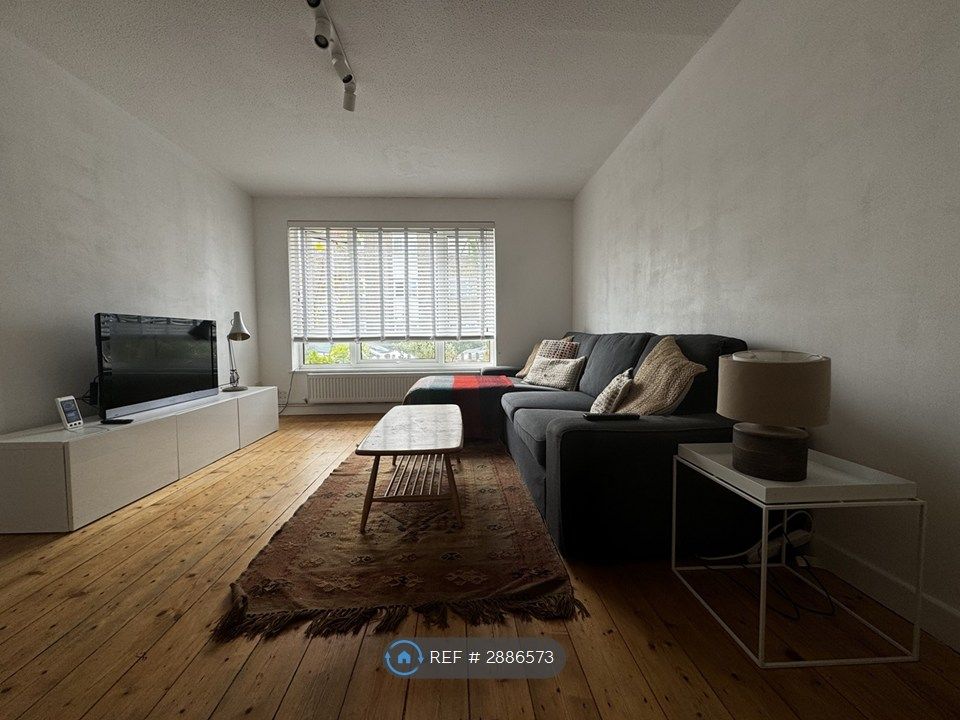 Property photo 2 of 19 Living Room