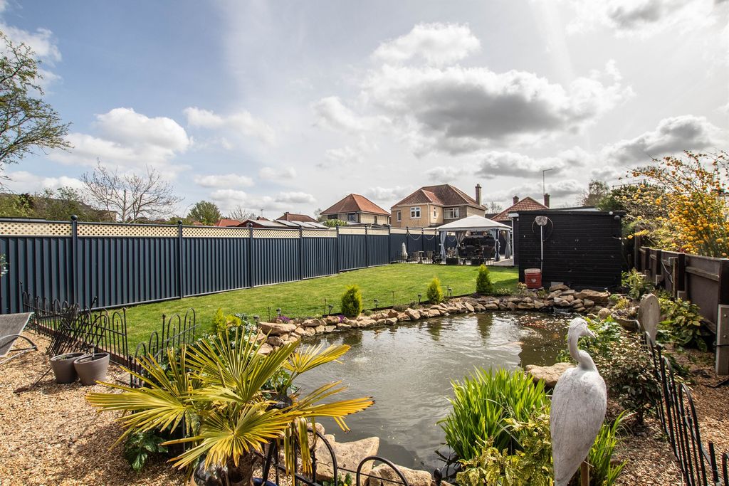 Property photo 2 of 26