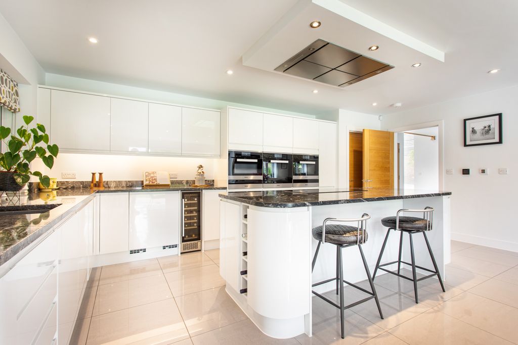 Property photo 3 of 39 7 The Halve 116