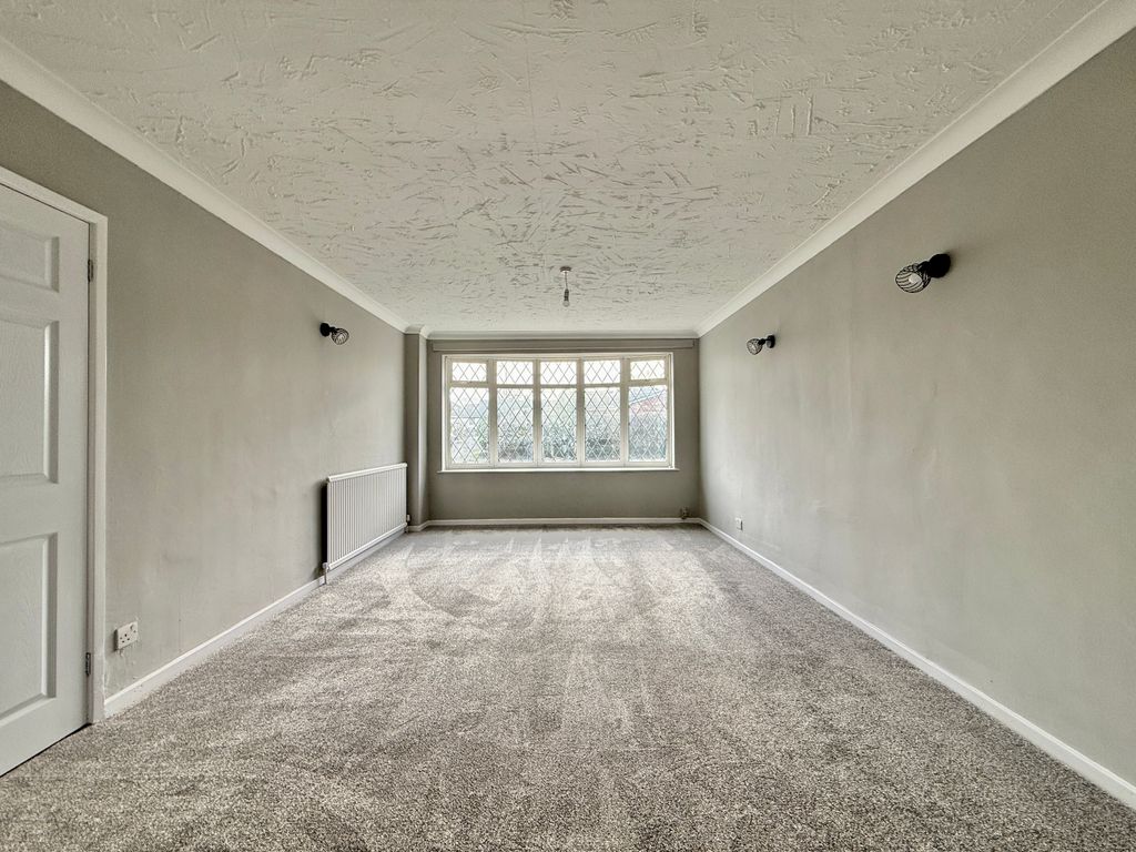 Property photo 3 of 11 Living Room