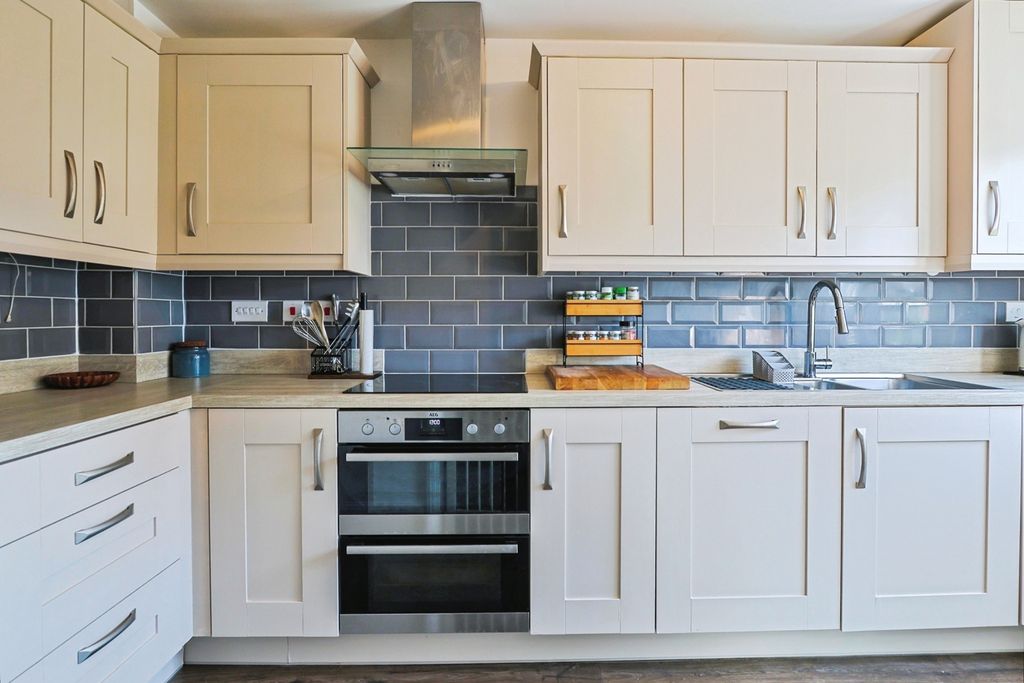 Property photo 3 of 20 Pbox-Img.Jpg