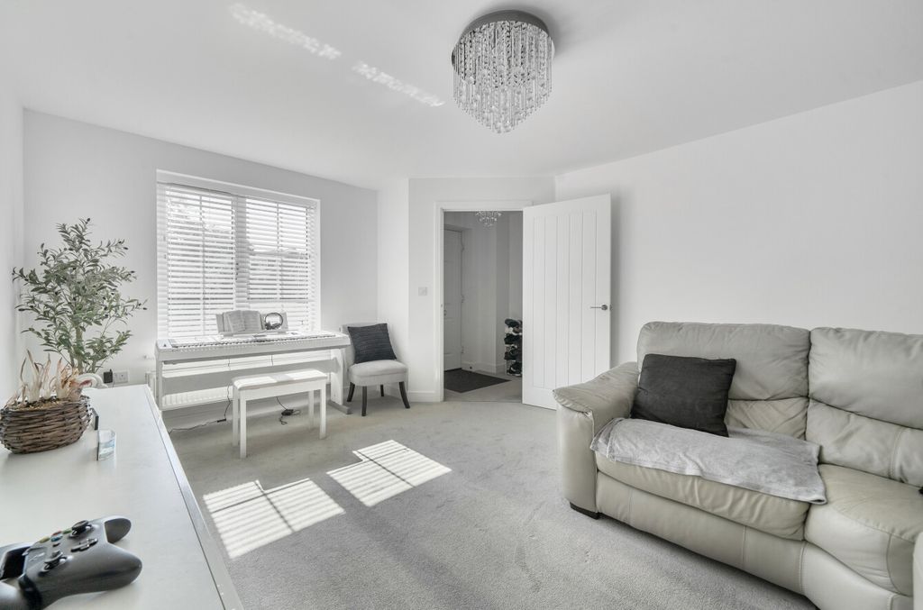Property photo 3 of 18 1482192-12-6A38Fe...