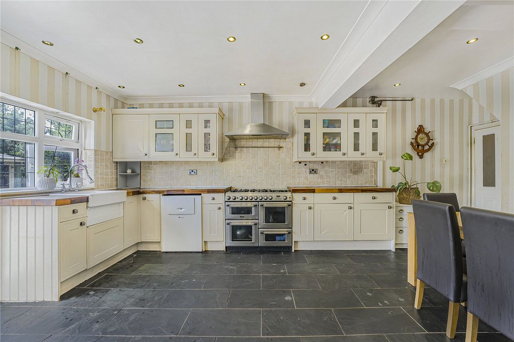 Property photo 3 of 22 Kitchen