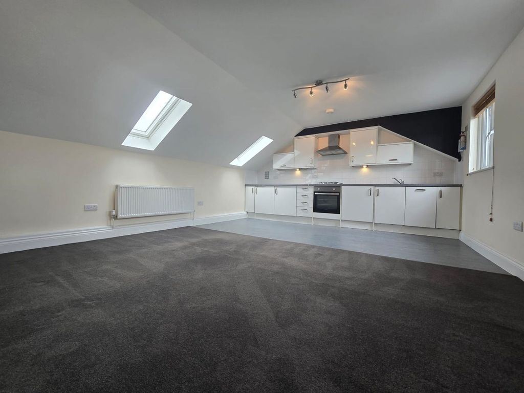 Property photo 3 of 5 Kitchen Lounge