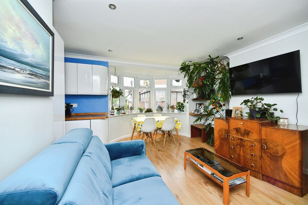 Property photo 2 of 20