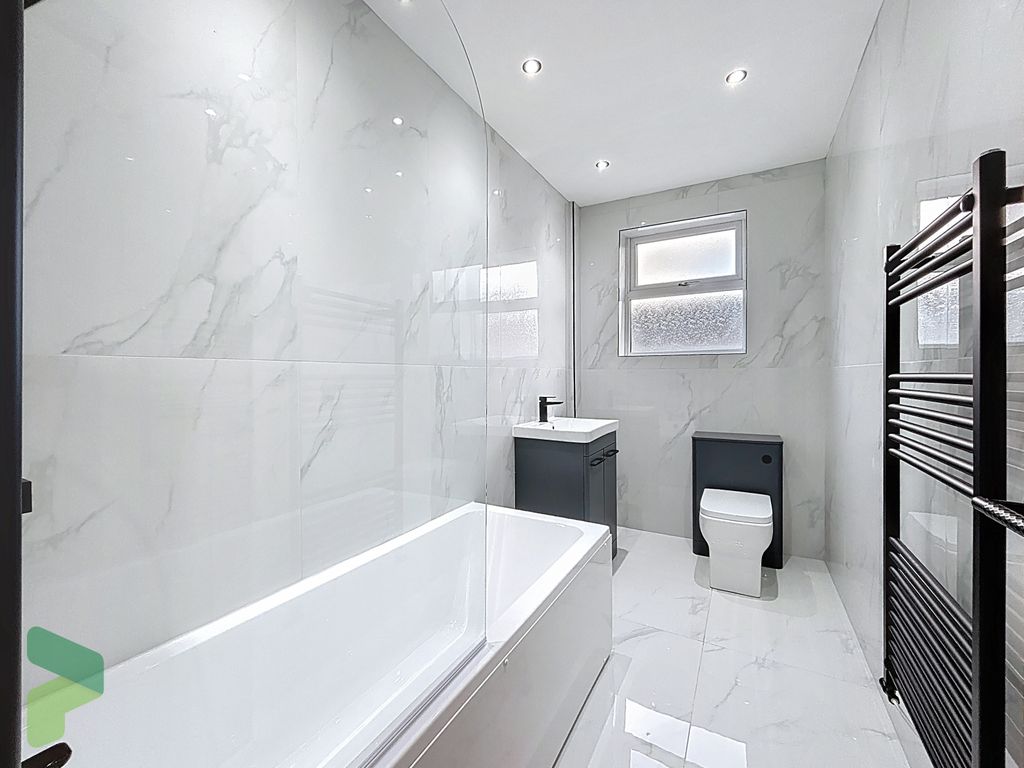 Property photo 2 of 23 Family Bathroom