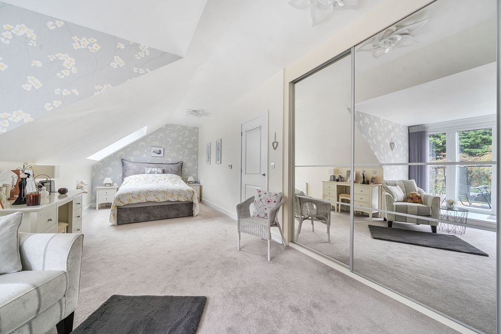 Property photo 2 of 23 Bedroom