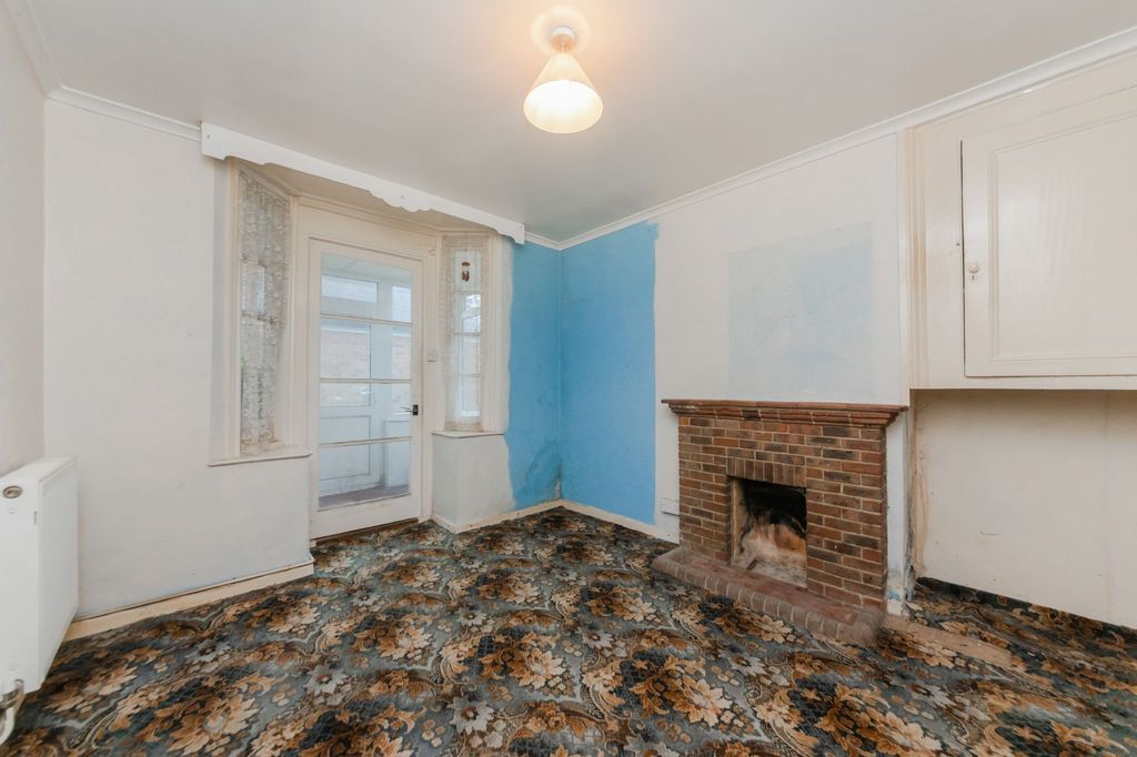 Property photo 2 of 21