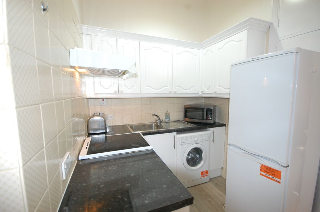 Property photo 2 of 7 Fitted Kitchen