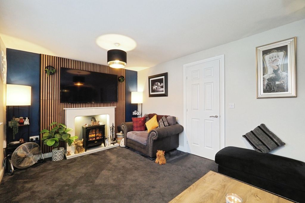 Property photo 2 of 18 Longe