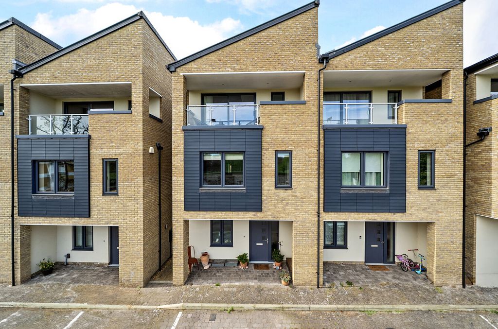 Property photo 1 of 20 1441297-1-69De295...