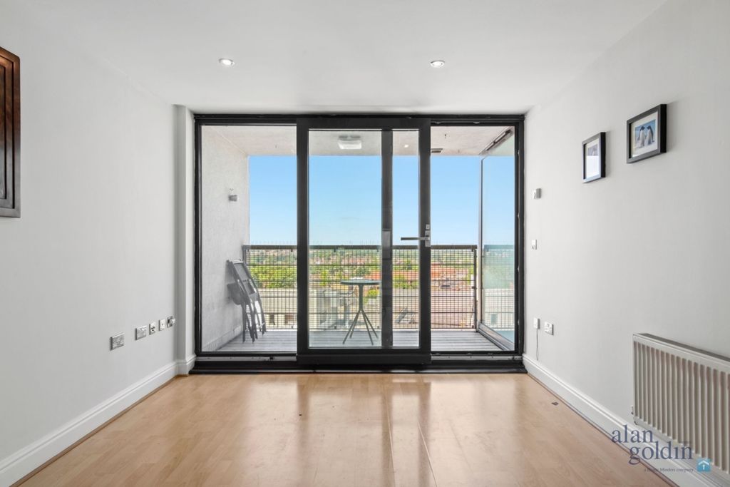 Property photo 1 of 8 Lrg_Flat 805 100 Kingsway - Jzbazrjo5Szptjilt2Fi