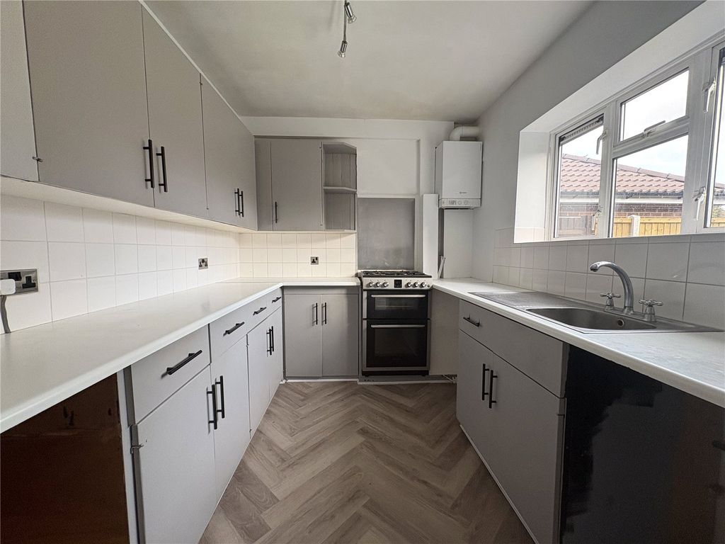 Property photo 2 of 11 Kitchen