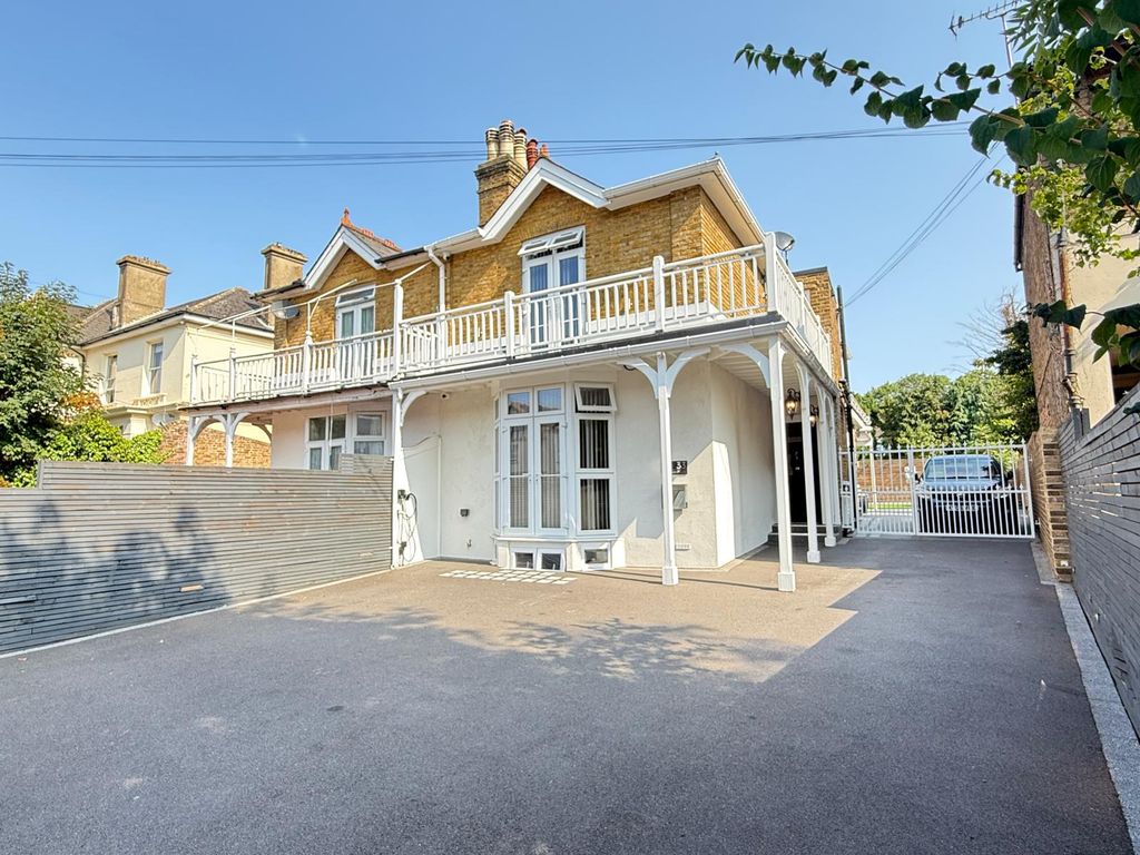 Property photo 2 of 39