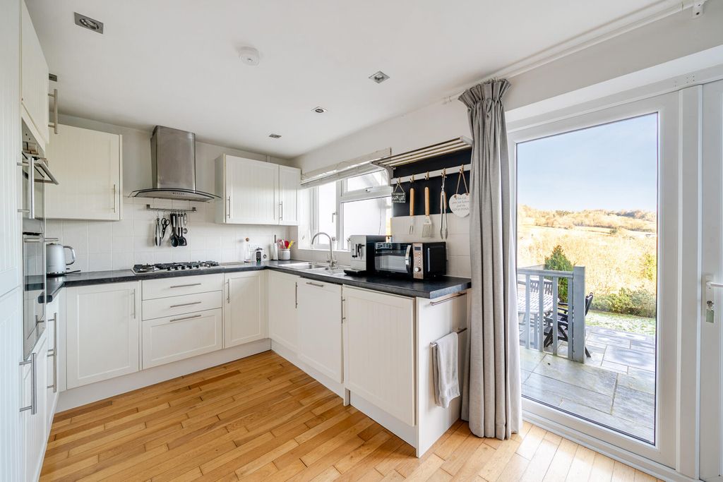Property photo 3 of 24 Kitchen