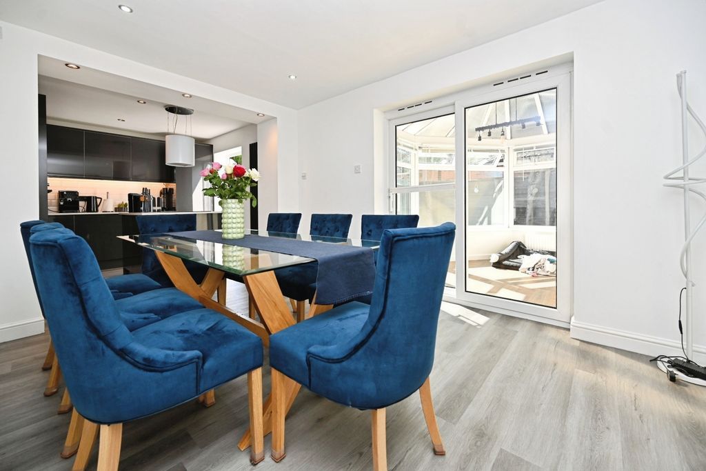 Property photo 2 of 15 Pbox-Img.Jpg