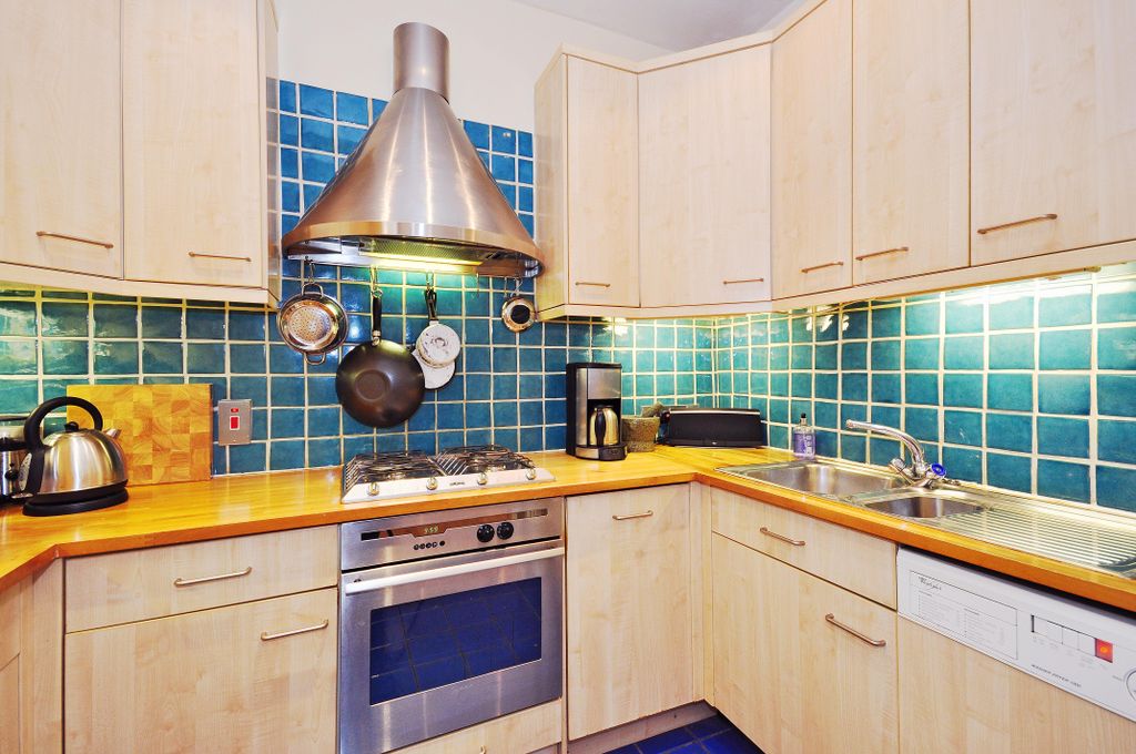 Property photo 2 of 8 Kitchen