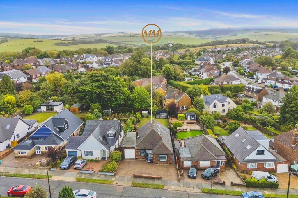 Property photo 1 of 32