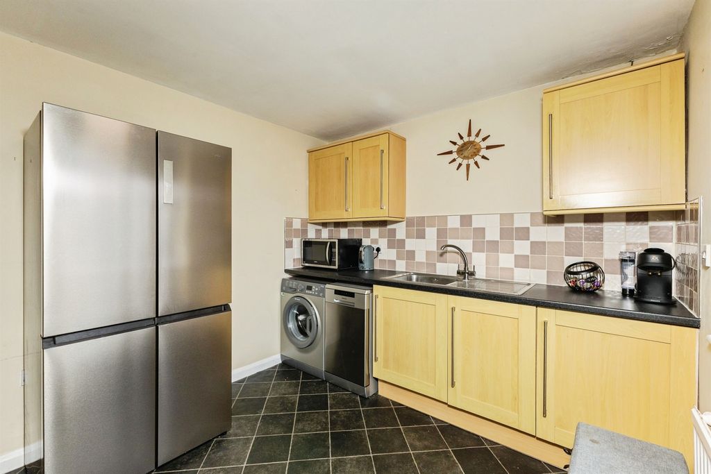 Property photo 3 of 18