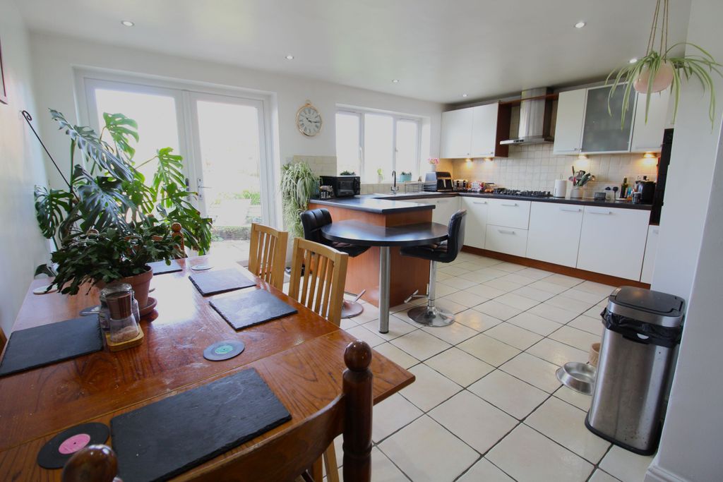 Property photo 2 of 21 Kitchen Diner