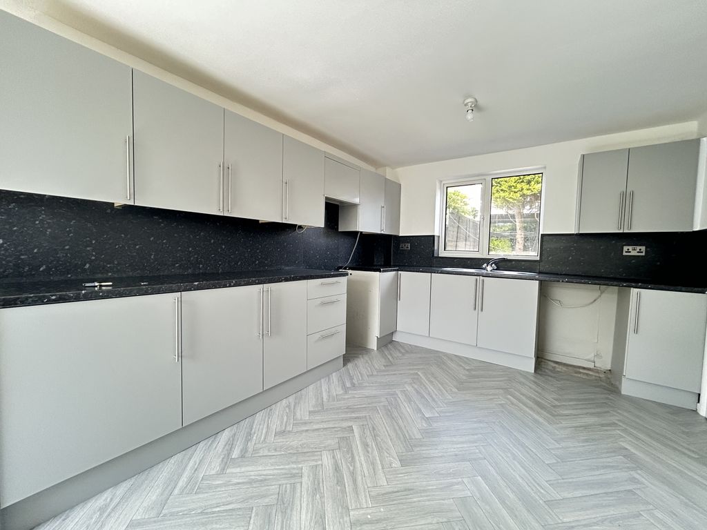 Property photo 3 of 14 Img_4434