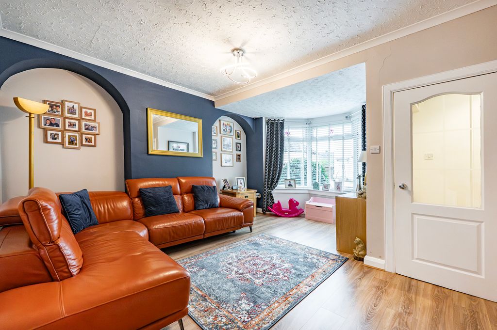 Property photo 2 of 32