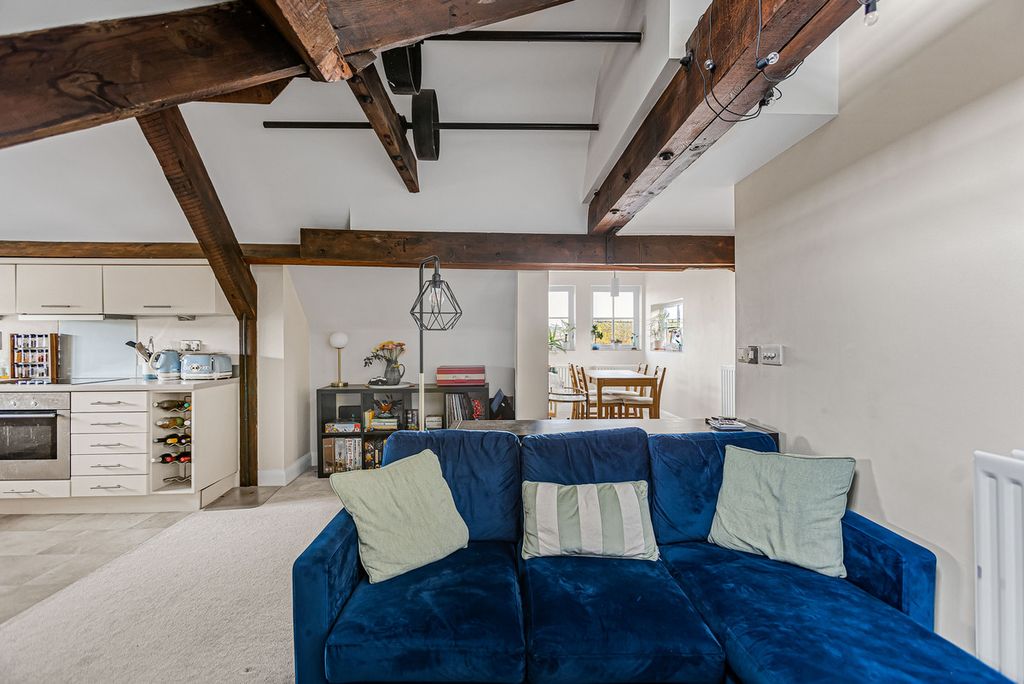 Property photo 3 of 32