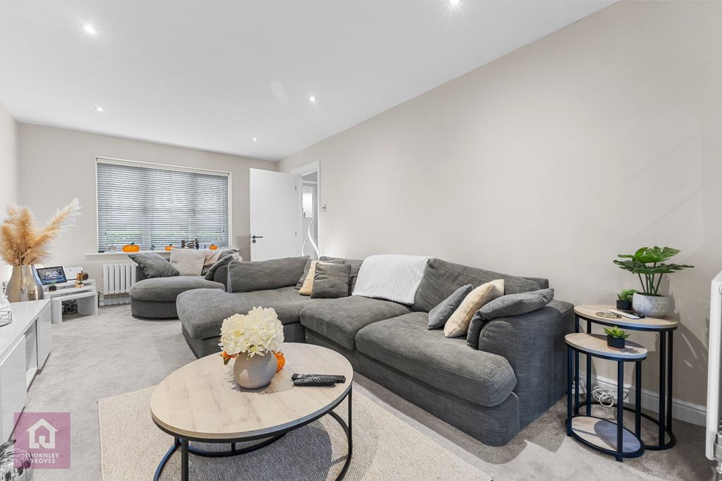 Property photo 1 of 44 Picture No. 36