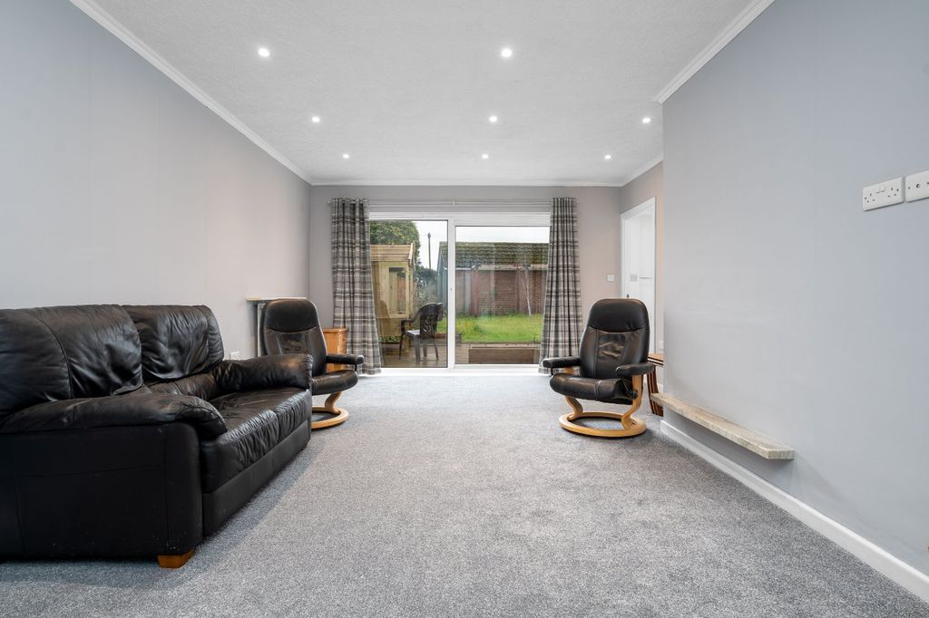 Property photo 3 of 21 Picture No. 03