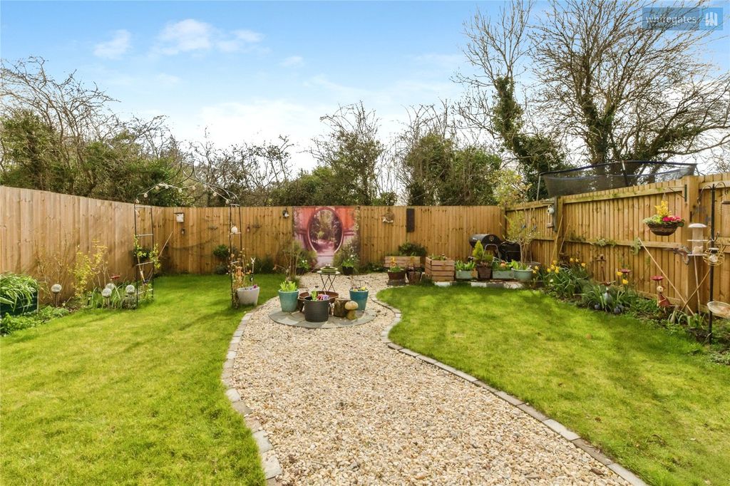 Property photo 2 of 17 Picture No. 16